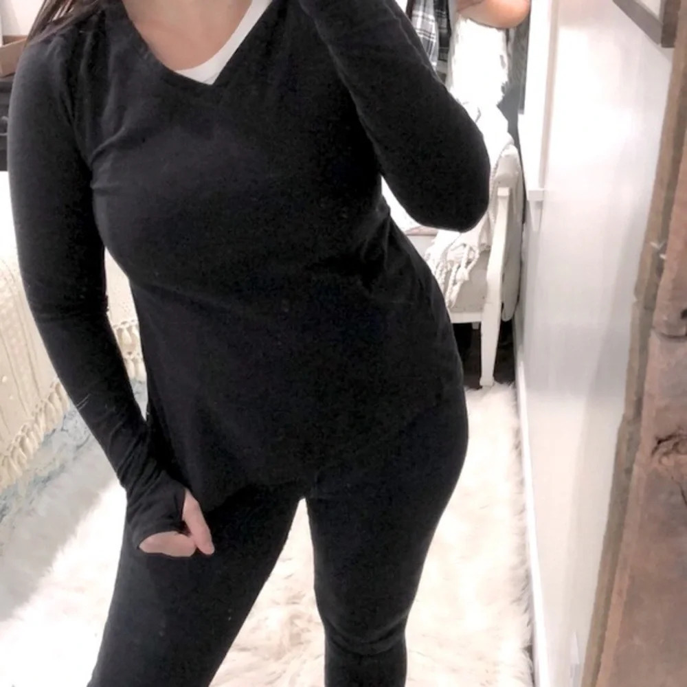 Zelos size medium black hooded athletic sweatshirt